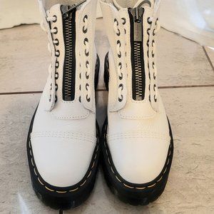 DR. MARTIN SINCLAIR MILLED NAPPA LEATHER PLATFORM BOOTS- WHITE